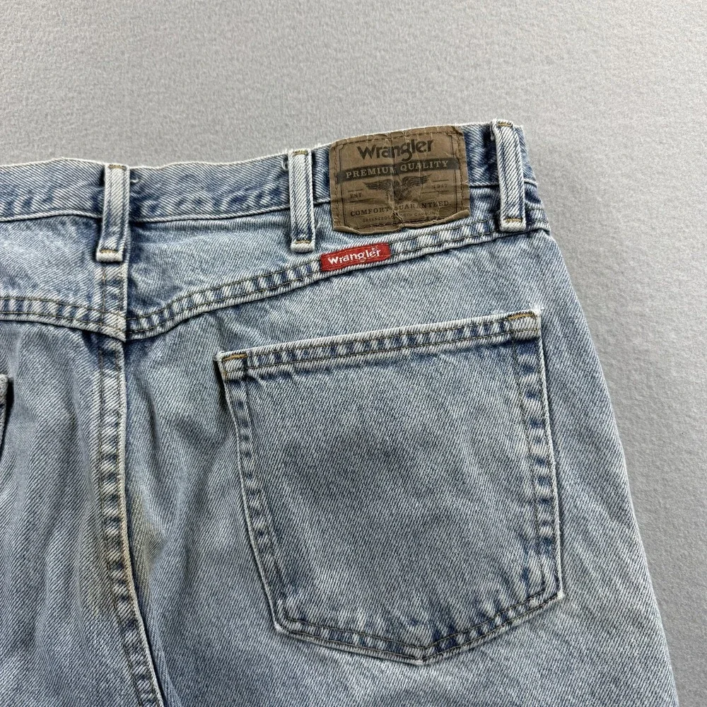 Wrangler Jeans Mens 36x29 (Fit 34x28)Light Wash Blue Straight Bleach Stain Denim